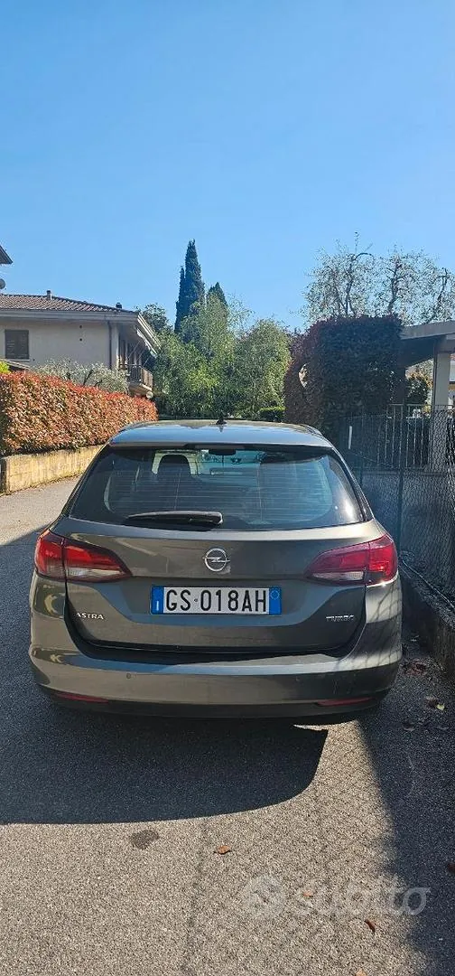Opel Astra 2019 photo 2