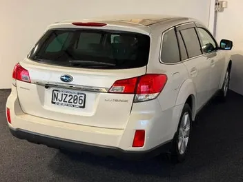 Subaru Outback 2011 photo 5