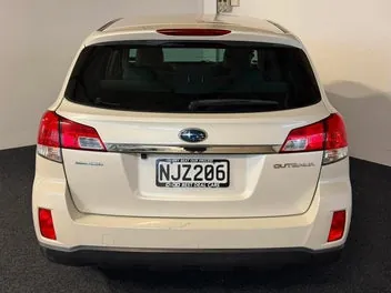 Subaru Outback 2011 photo 4