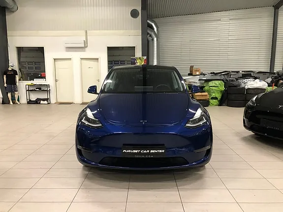 Tesla Model Y 2024 photo 2