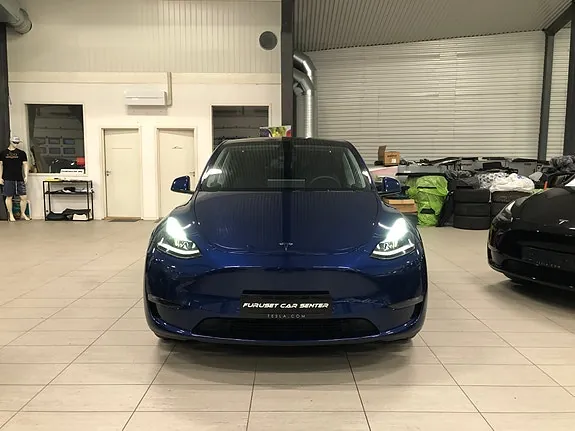 Tesla Model Y 2024 photo 3