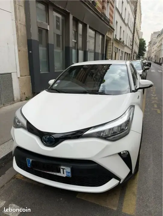 Toyota C-Hr 2022 photo 2