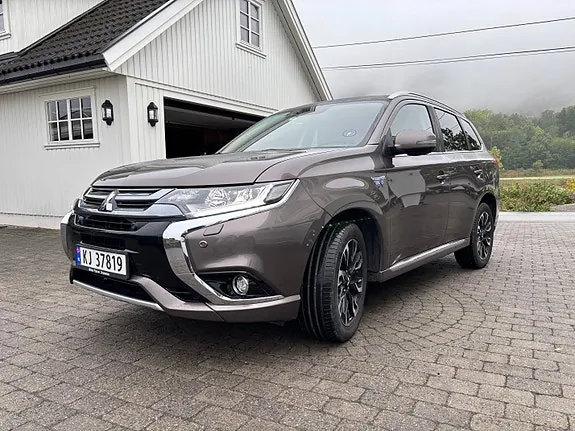 Mitsubishi Outlander 2018 photo 2
