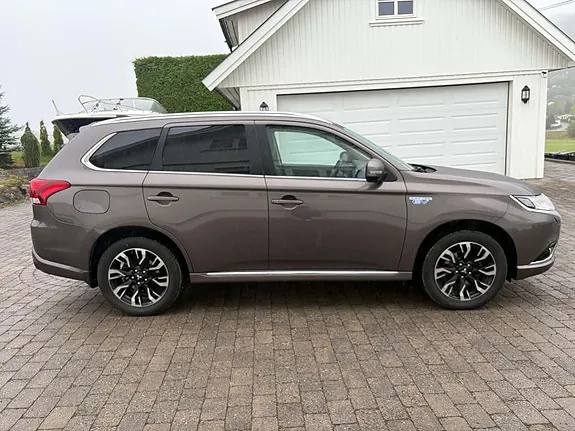 Mitsubishi Outlander 2018 photo 3
