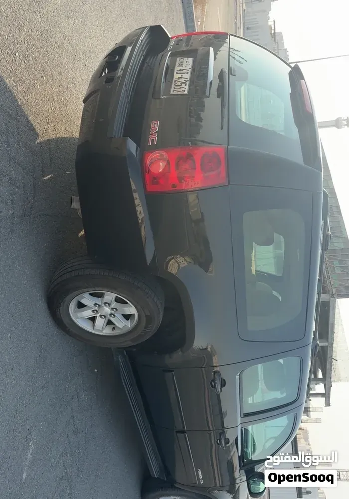 GMC Suburban 2012 photo 3
