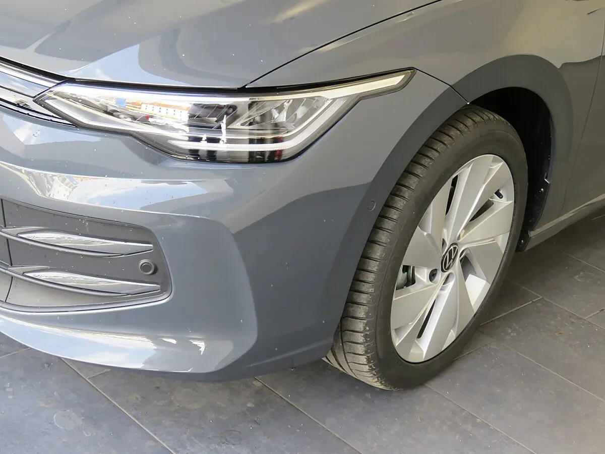 Volkswagen Golf 2025 photo 2
