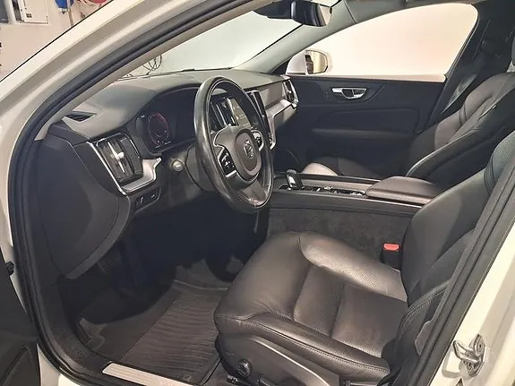 Volvo V60 2021 photo 2