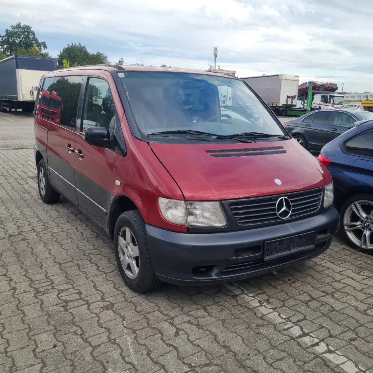 Mercedes-Benz V-Class 2000 photo 2