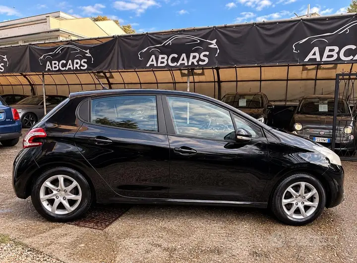 Peugeot 208 2013 photo 4