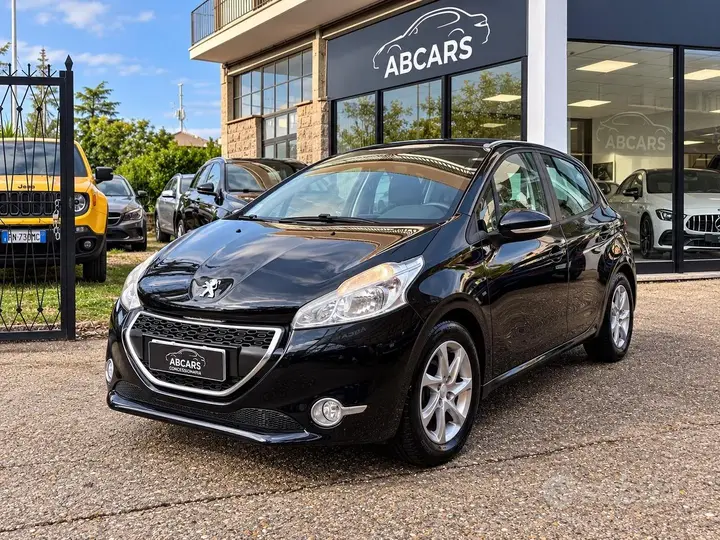 Peugeot 208 2013 photo 2