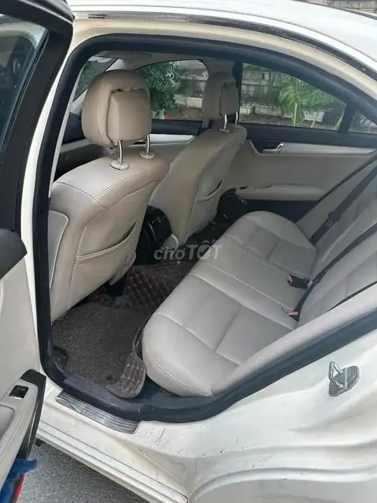 Mercedes-Benz C-Class 2010 photo 2