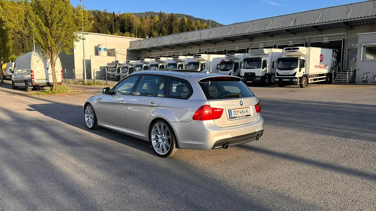 BMW 3 Series 2011 photo 3