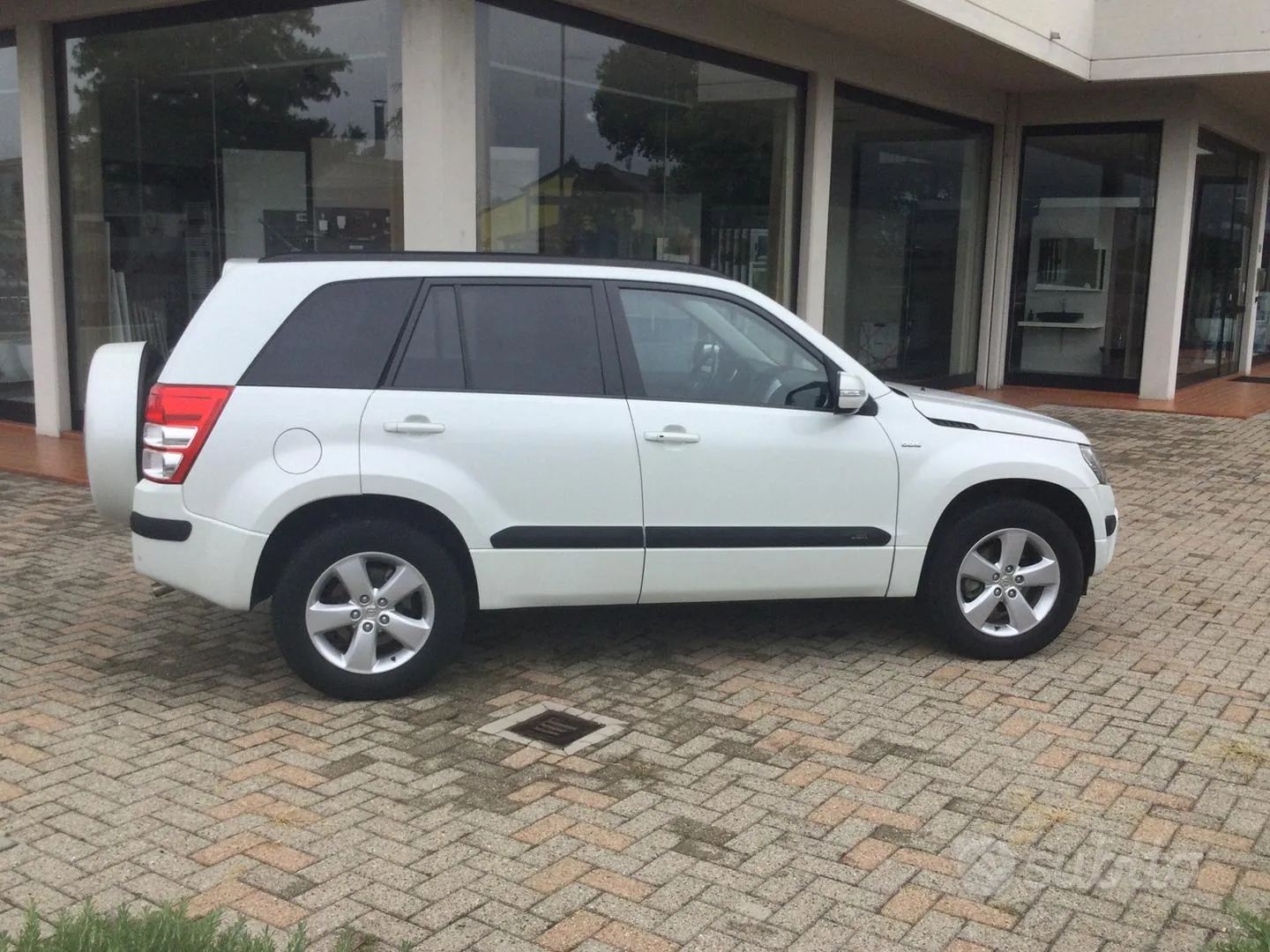 Suzuki Grand Vitara 2011 photo 3