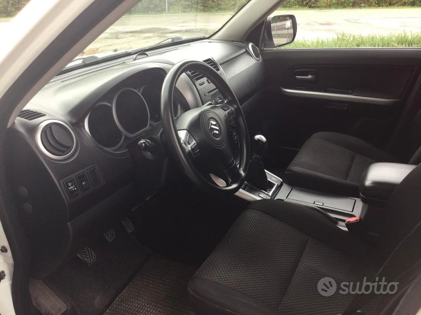 Suzuki Grand Vitara 2011 photo 4