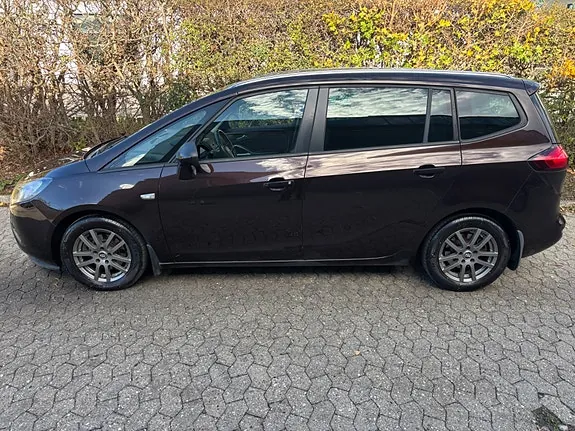Opel Zafira Tourer 2012 photo 2