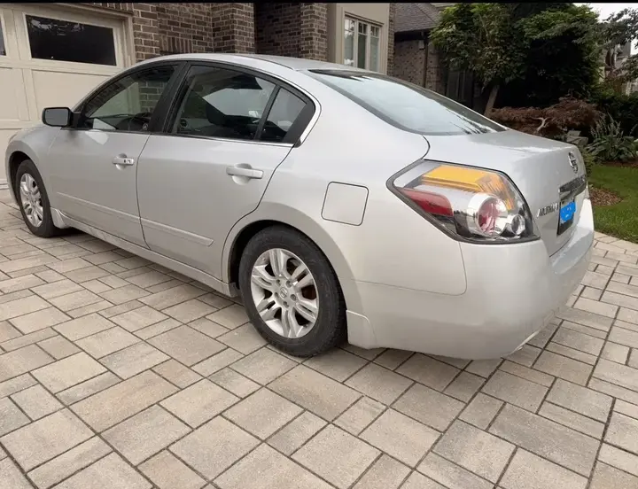 Nissan Altima 2012 photo 2