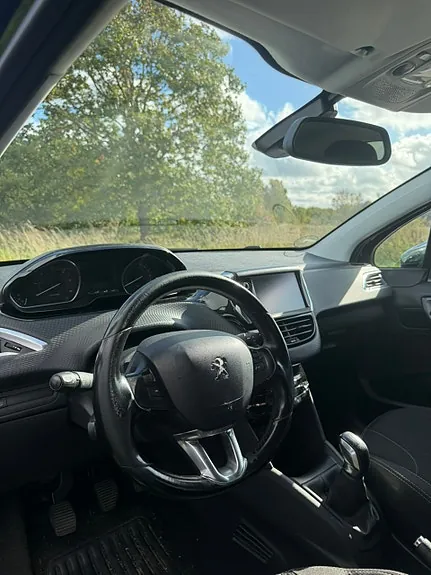 Peugeot 208 2016 photo 3