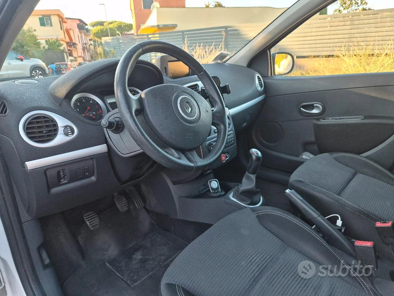 Renault Clio 2012 photo 4