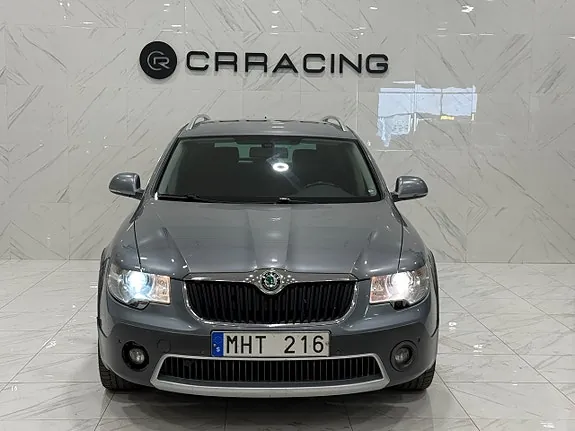 Skoda Superb 2012 photo 2