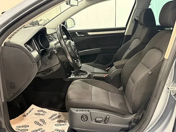 Skoda Superb 2012 photo 5