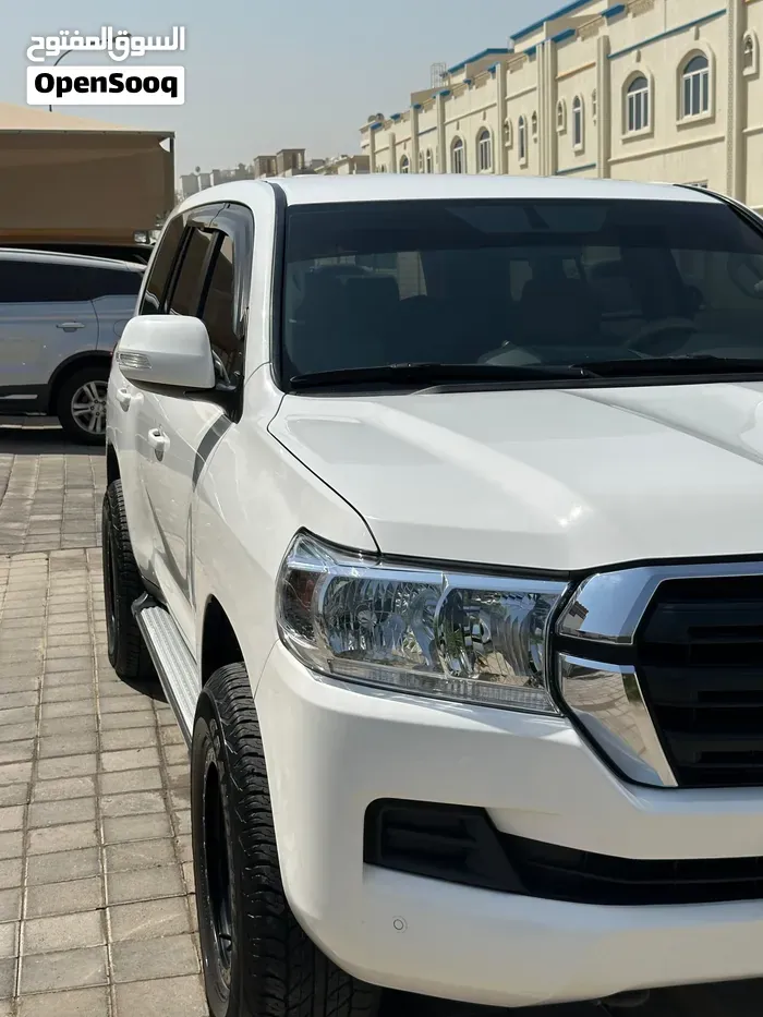 Toyota Land Cruiser 2018 photo 2