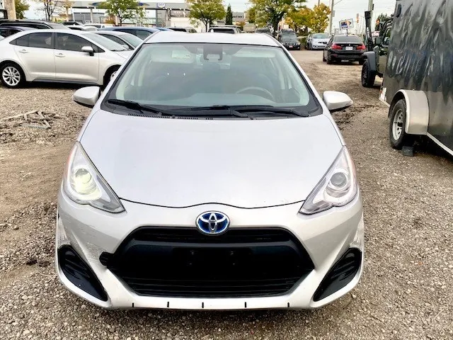 Toyota Prius C 2017 photo 2
