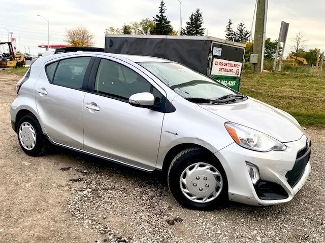 Toyota Prius C 2017 photo 3