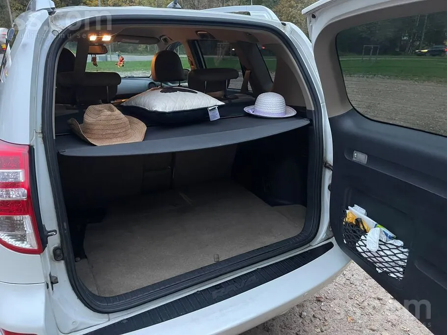 Toyota Rav4 2010 photo 5