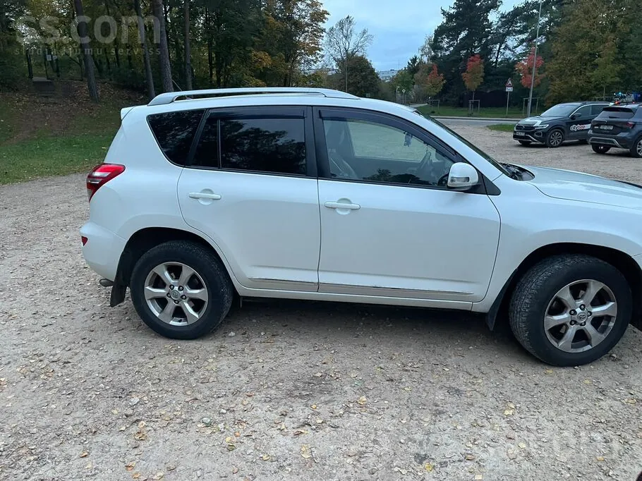 Toyota Rav4 2010 photo 3