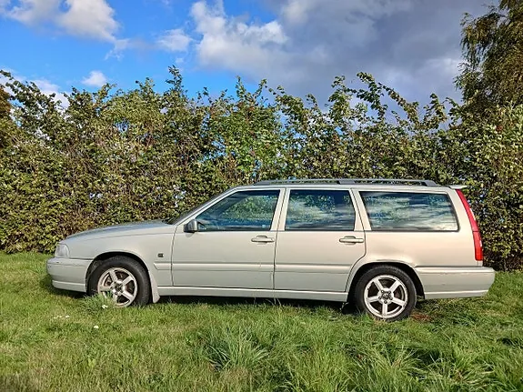 Volvo V70 2000 photo 2