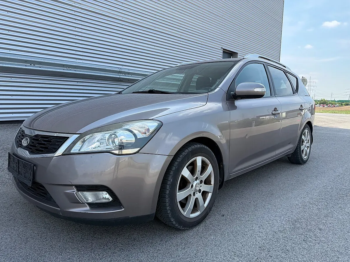 Kia Ceed 2010 photo 2