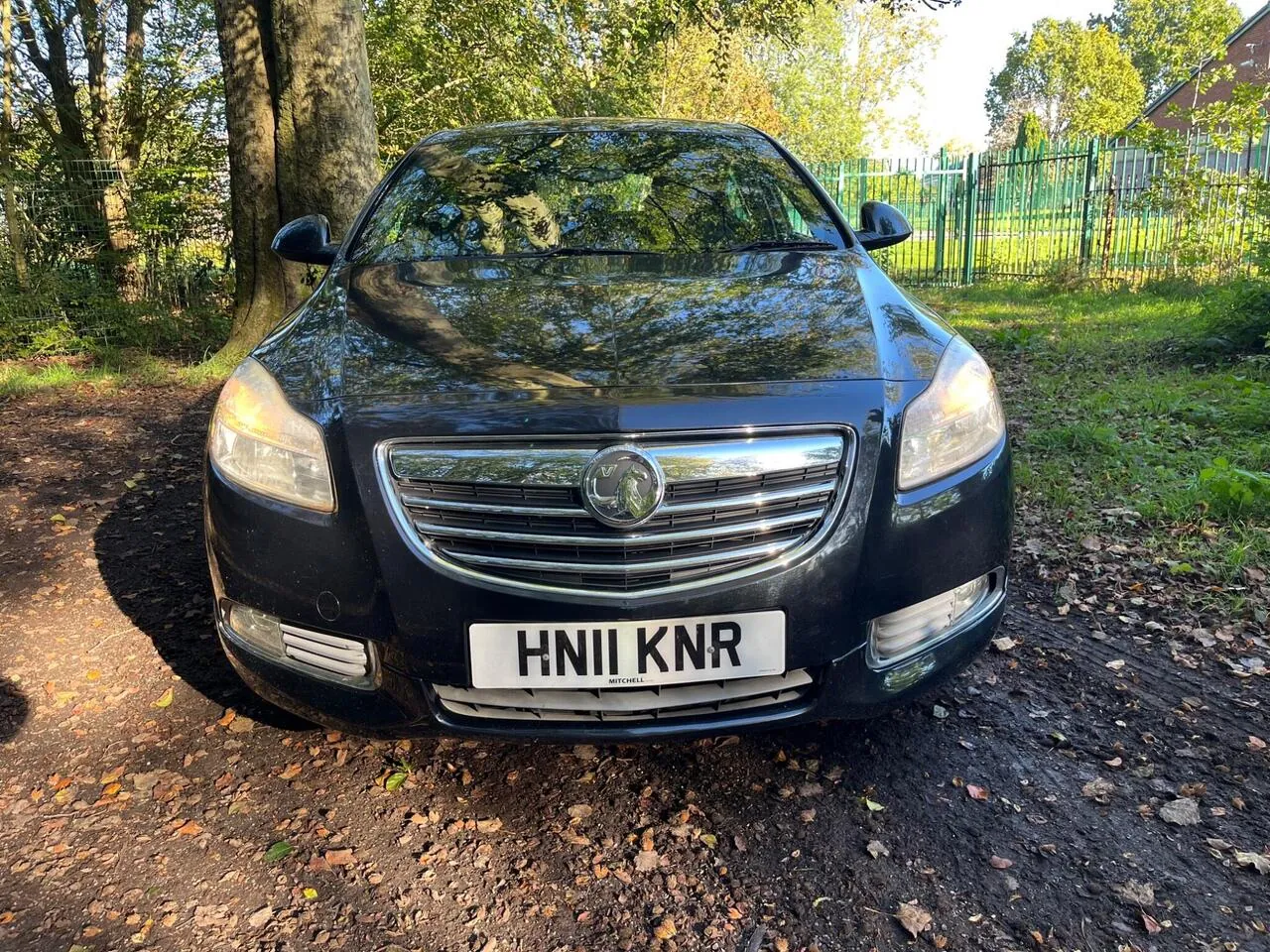 Vauxhall Insignia 2011 photo 2