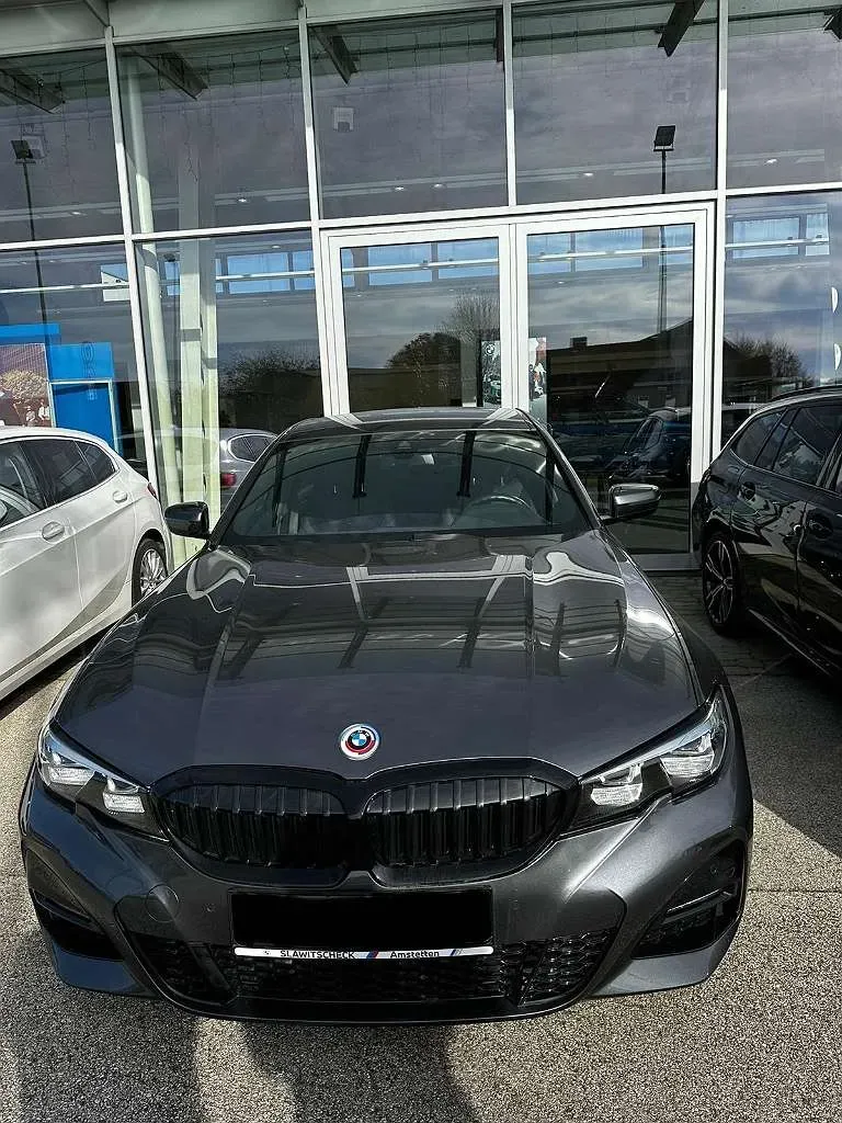 BMW 3 Series 2022 photo 2