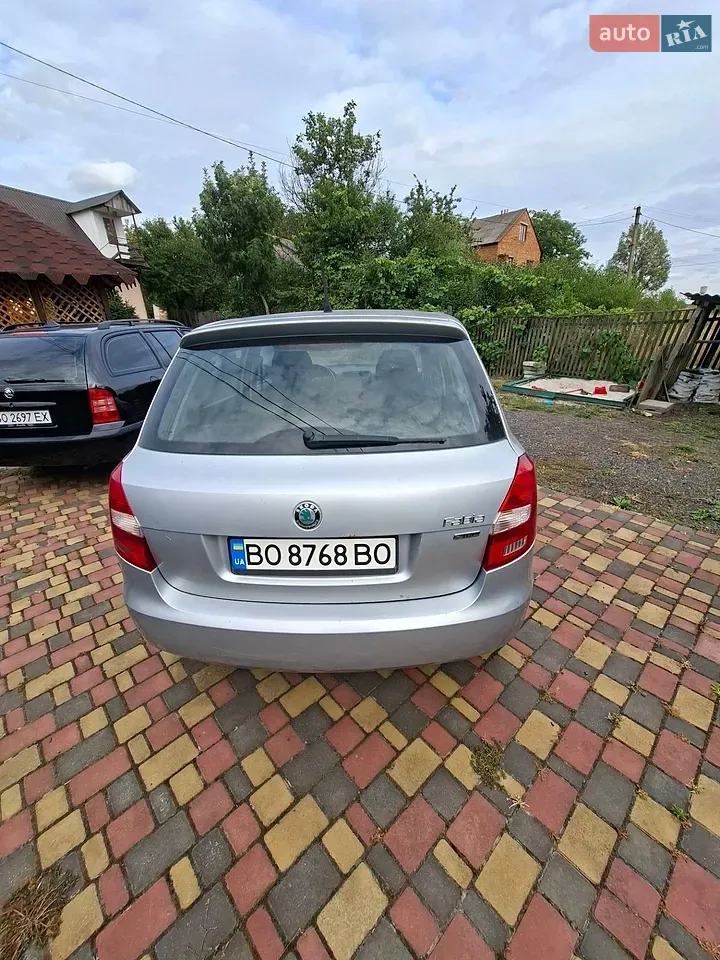 Skoda Fabia 2011 photo 5