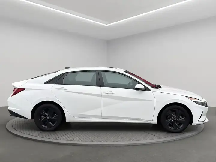 Hyundai Elantra 2023 photo 3