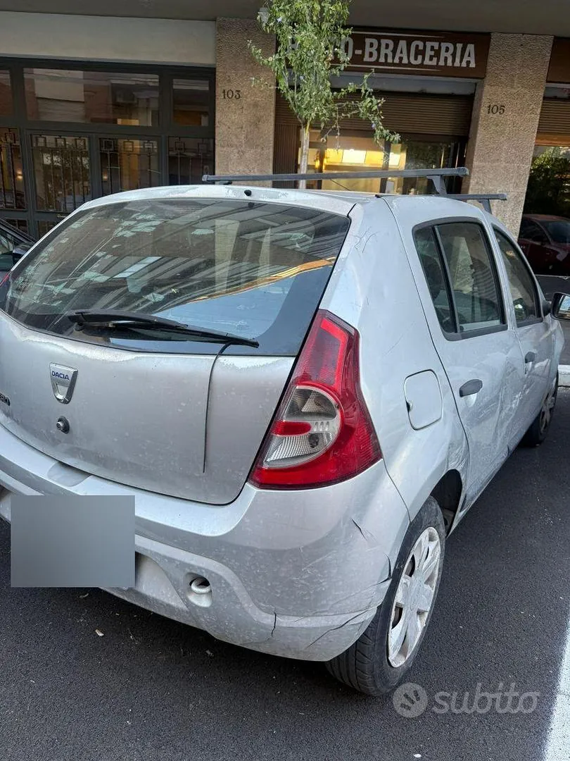 Dacia Sandero 2011 photo 2
