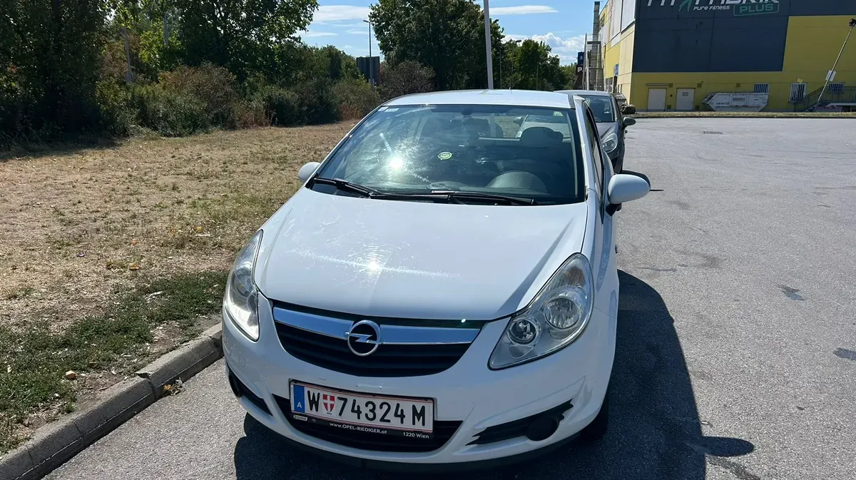 Opel Corsa 2010 photo 2