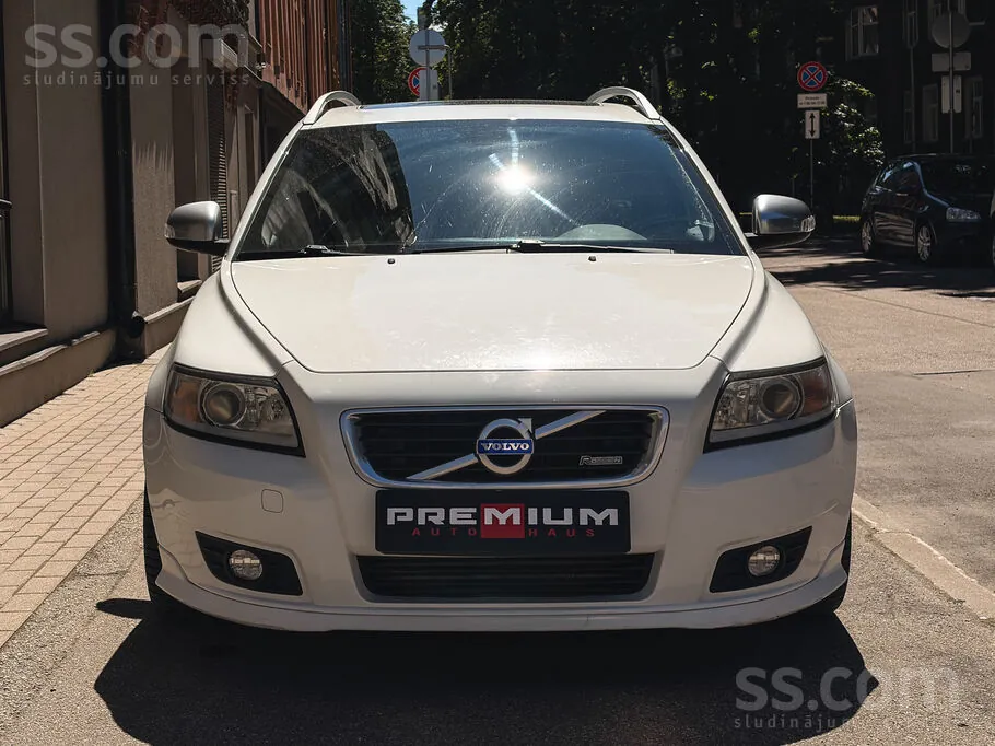 Volvo V50 2011 photo 2
