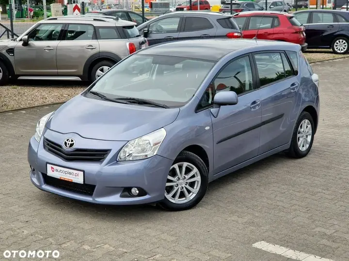 Toyota Verso 2011 photo 2
