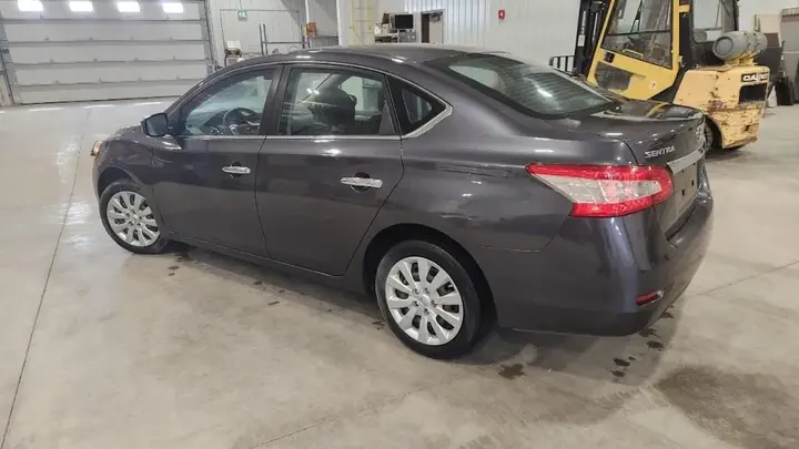 Nissan Sentra 2015 photo 2