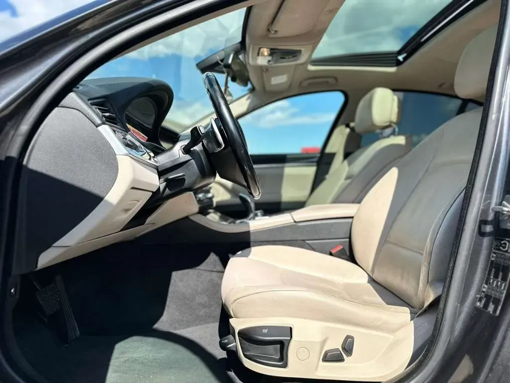 BMW 5Er-Reihe 520 2012 photo 3