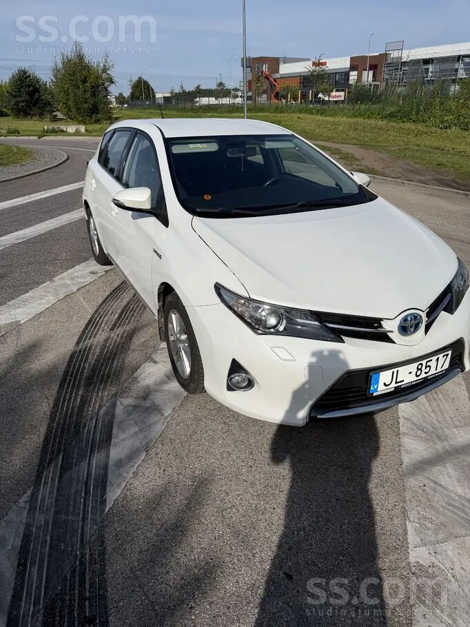 Toyota Auris 2014 photo 2
