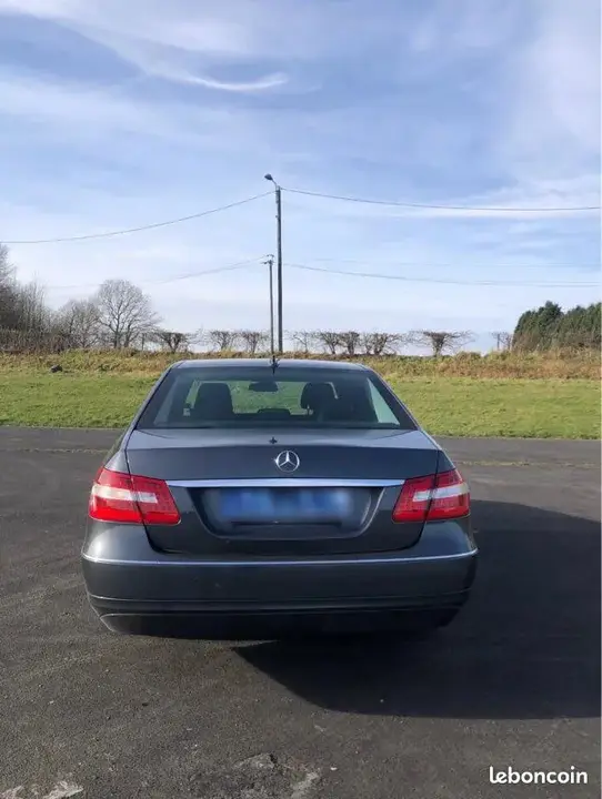 Mercedes-Benz C-Class 2010 photo 2