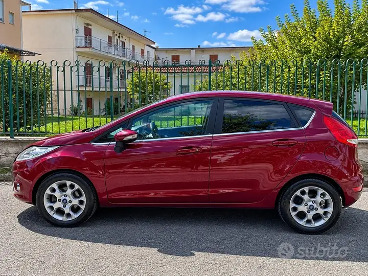 Ford Fiesta 2009 photo 2