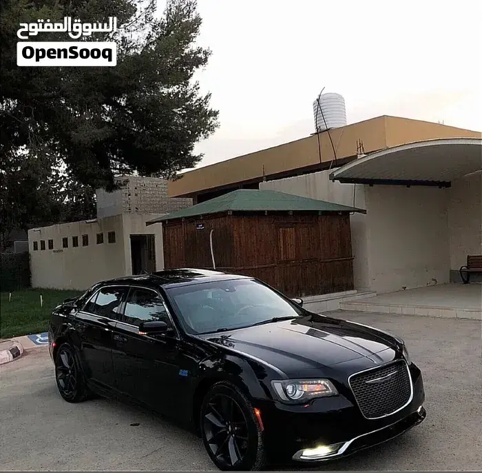 Chrysler 300 2020 photo 2