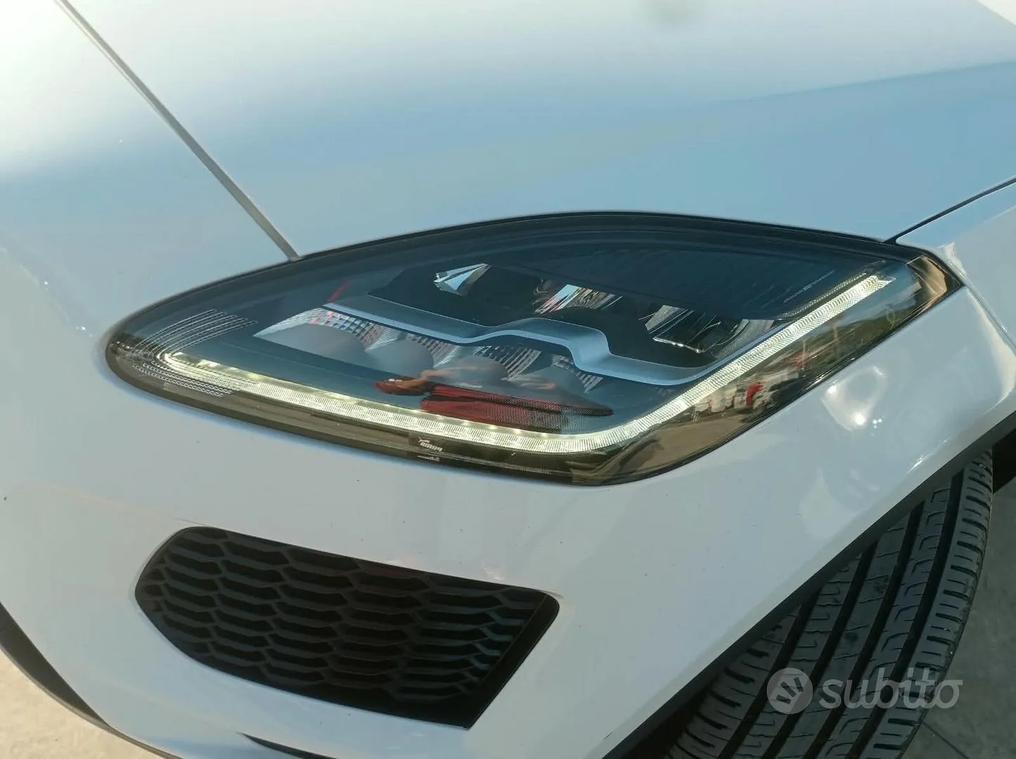 Jaguar E-Pace 2019 photo 3