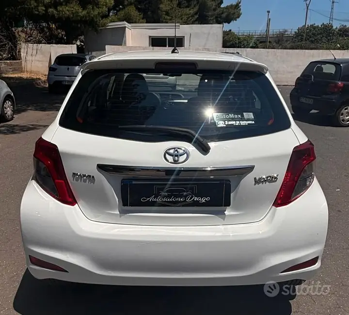 Toyota Yaris 2011 photo 4