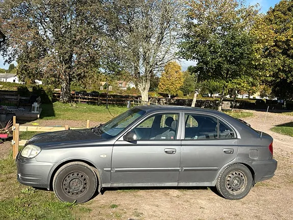 Hyundai Accent 2005 photo 2