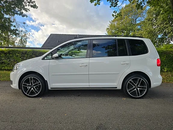 Volkswagen Touran 2011 photo 5