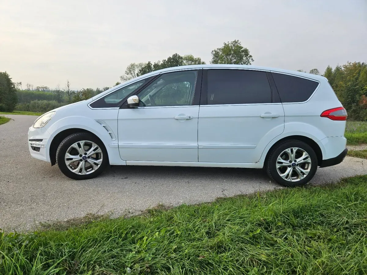 Ford S-Max 2012 photo 2